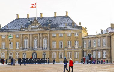 Kışın Kopenhag Amalienborg Bekçi değişikliği