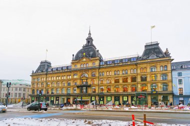Kışın Magasin du Nord sokak görünümü