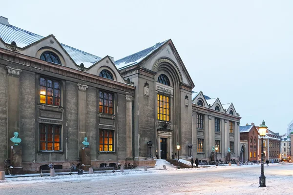 Kışın Kopenhag Üniversitesi Ana Binası Görünümü