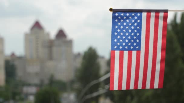 Vertically Flag United States America Set Blue Sky City Street — Stock Video