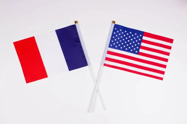 Bandera Francia Bandera Estados Unidos Cruzadas Entre Sobre Fondo Blanco —  Fotos de Stock