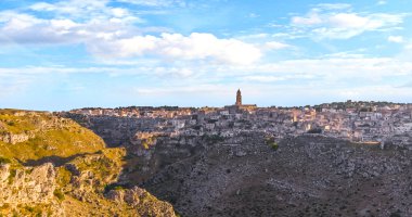 Görünüm sassi di Matera, basilicata, İtalya, Unesco mavi gökyüzü altında