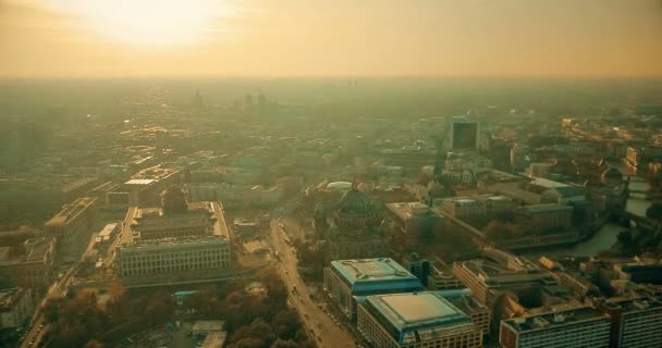 Panoramiczny widok na Berlin widziany z anteny telewizyjnej, atrakcje Berlina, podróże i — Wideo stockowe