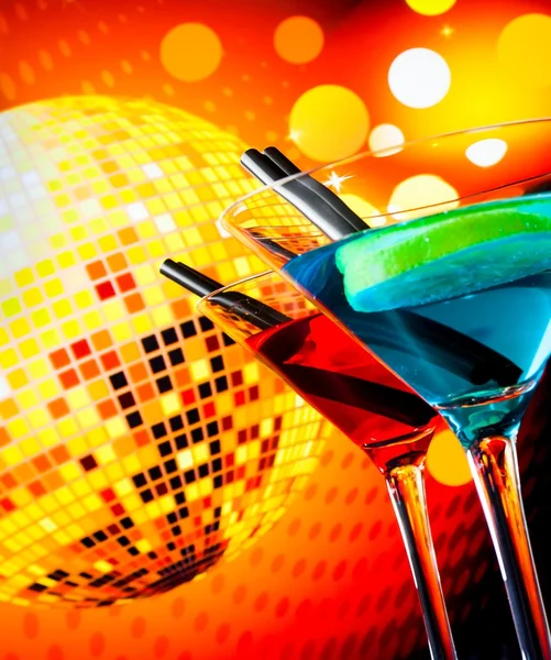 Blue and red cocktail with sparkling disco ball background with space for text selected focus — Stock Photo, Image