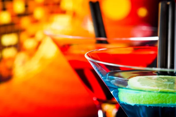 Detail of cocktail with light disco bokeh background with space for text — Stock Photo, Image