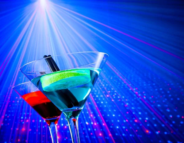 Cocktail with blue light disco background with space for text — Stock Photo, Image