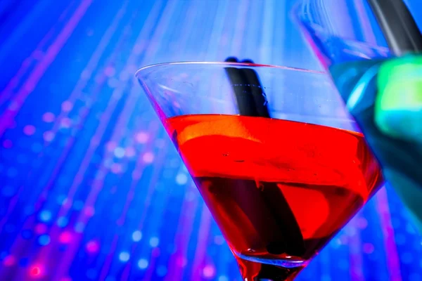 Red cocktail with blue light disco background with space for text — Stock Photo, Image