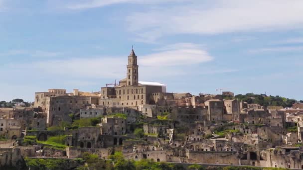 Панорамний вид з Matera, провінції Базиліката, Італія. ЮНЕСКО Європейська столиця культури 2019 — стокове відео