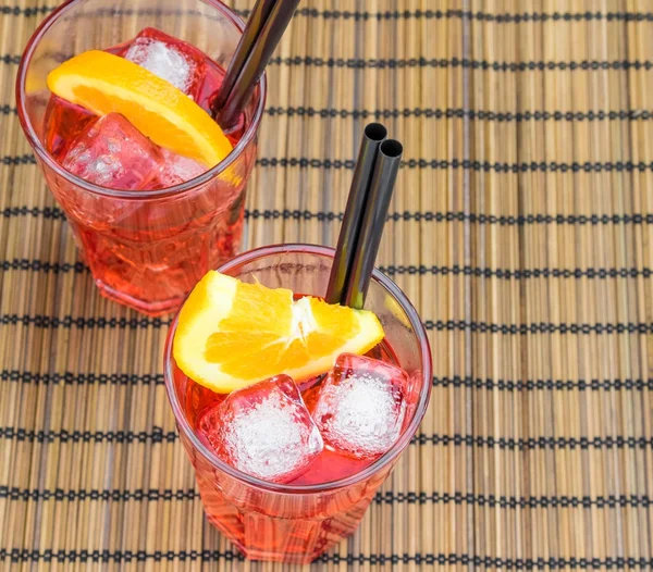 Top of view of spritz aperitif aperol cocktail with orange slices and ice cubes — Stock Photo, Image