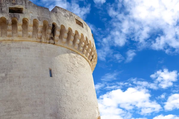 Old tower of castle under blue sky with cloud — Stock Photo, Image