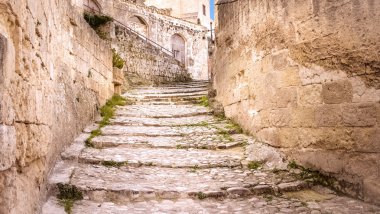 Matera İtalya Unesco Avrupa sermaye ve kültür 2019 yılında tarihi bina eski merdiven taş,