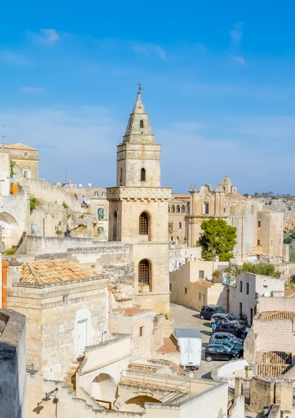 Blick auf die typische Kirche von Matera UNESCO-Kulturhauptstadt Europas 2019 unter blauem Himmel — Stockfoto