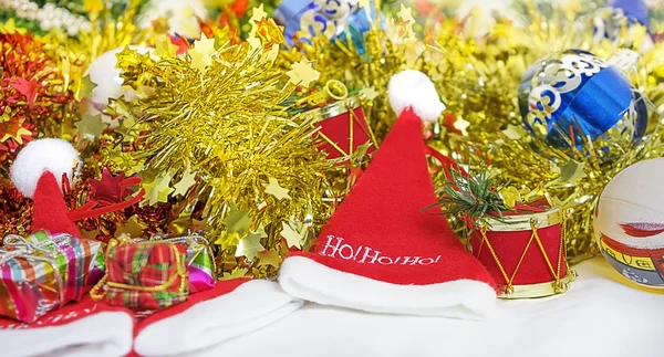 Brilhantes coloridas decorações de Natal — Fotografia de Stock