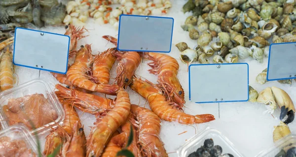 Langostinos y mariscos en venta — Foto de Stock