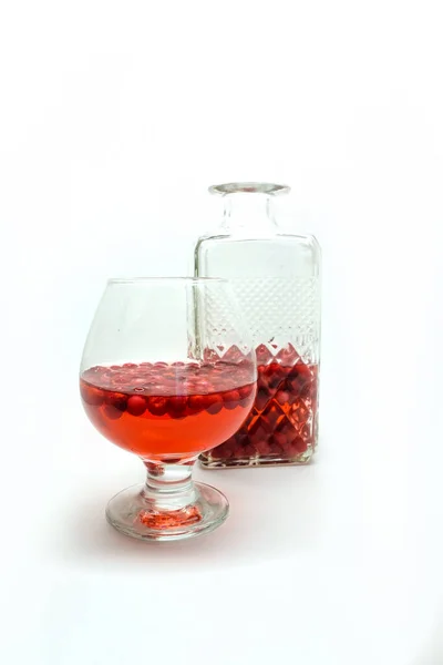 Conceito Bebidas Alcoólicas Bagas Tintura Vermelha Caseira Com Bagas Vermelhas — Fotografia de Stock