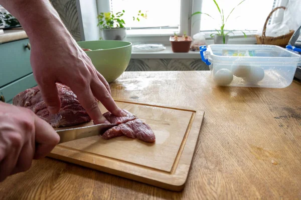 Cuchillo Cortar Carne Cruda Chef Está Cocinando Cerdo Ingrediente Del —  Fotos de Stock