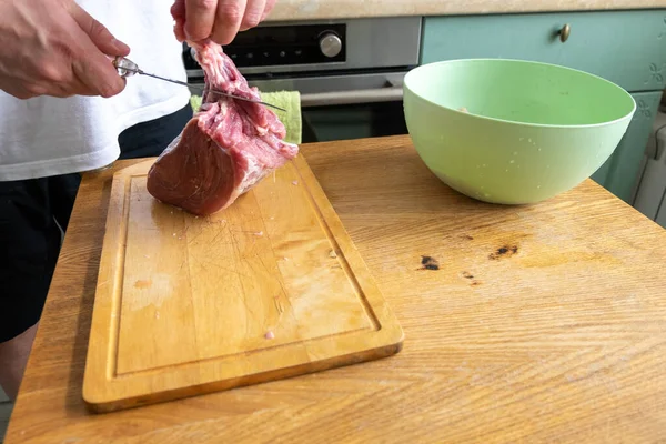 Cuchillo Cortar Carne Cruda Chef Está Cocinando Cerdo Ingrediente Del —  Fotos de Stock