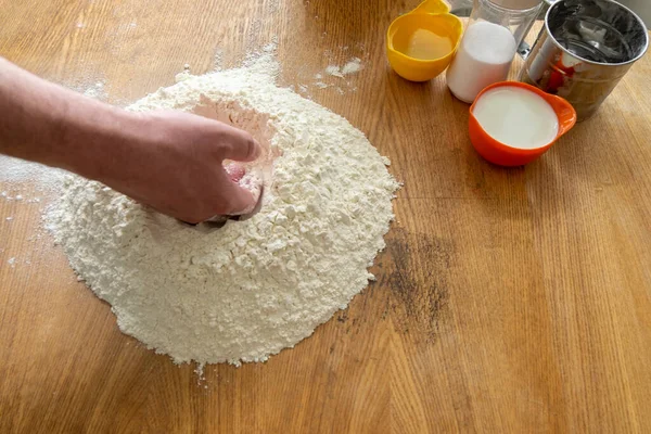 Przygotowanie Ciasta Mąki Jaj Drewnianego Wałka Szarym Tle Przygotowanie Ciasta — Zdjęcie stockowe