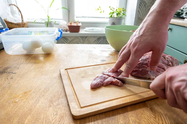 Cuchillo Cortar Carne Cruda Chef Está Cocinando Cerdo Ingrediente Del —  Fotos de Stock