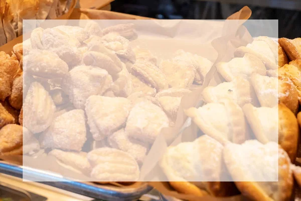 Баурсак Традиционная Казахская Азиатская Еда Народного Хлеба Тарелке Деревянном Фоне — стоковое фото