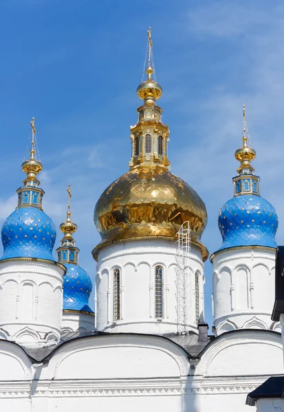 Cúpulas douradas da Catedral de Santa Sofia. Rússia, Tobolsk . — Fotografia de Stock