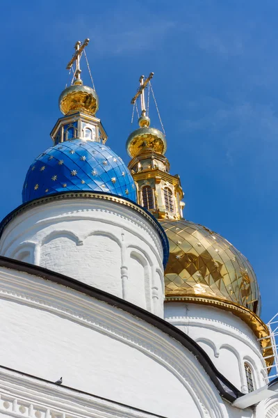 Goldenen Kuppeln der Kathedrale der Heiligen Sophia. russland, tobolsk. — Stockfoto