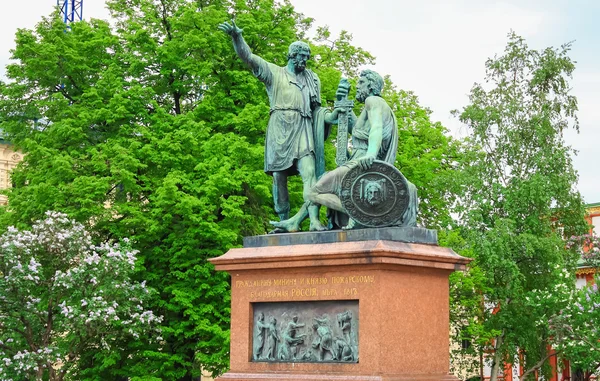 Пам "ятник Мініну і Пожарському на Красній площі в Москві. — стокове фото