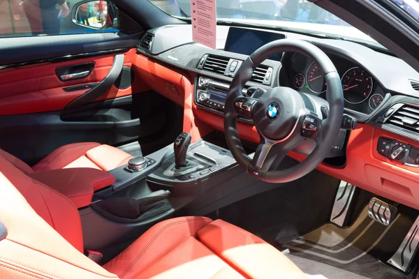 NONTHABURI - MARÇO 23: Design de interiores do novo BMW 420d coupé em — Fotografia de Stock