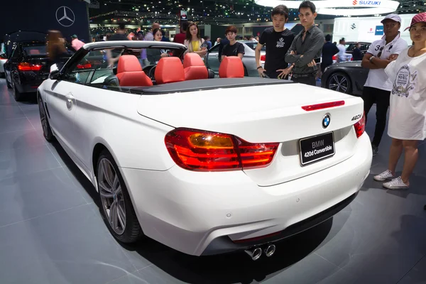 Nonthaburi - 23 mars: Nya Bmw 420d cabriolet på displayen på Th — Stockfoto