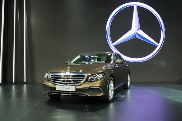 NONTHABURI - 23 MARS : Nouveau Mercedes Benz e 220 d exposé à T — Photo