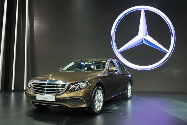 Nonthaburi – 23 marca: Nowy Mercedes Benz e 220 d na wystawie w T — Zdjęcie stockowe