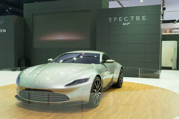 NONTHABURI - 23 DE MARZO: Aston Martin DB 10 (James Bond 's Car in S — Foto de Stock