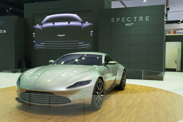 NONTHABURI - 23 DE MARZO: Aston Martin DB 10 (James Bond 's Car in S — Foto de Stock