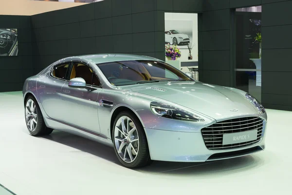 NONTHABURI - 23 DE MARZO: NUEVO Aston Martin Rapide S en exhibición en T —  Fotos de Stock