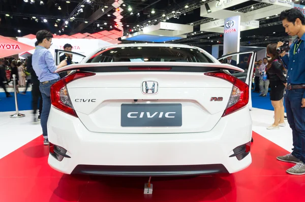 NONTHABURI - 23 DE MARZO: NUEVO Honda Civic 2016 en exhibición en The 37 —  Fotos de Stock