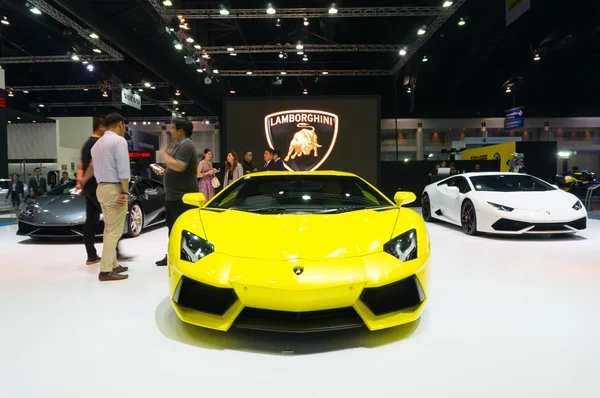 NONTHABURI - 23 DE MARZO: Lamborghini Aventador en exhibición en The 3 — Foto de Stock