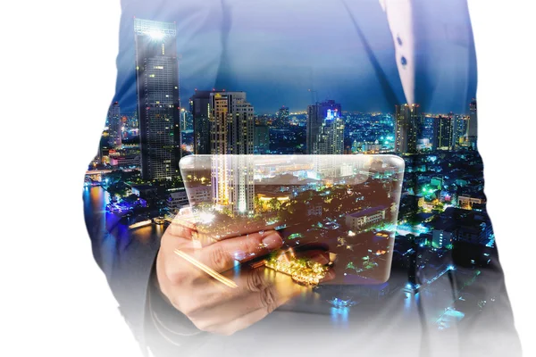 Doppia esposizione immagine di Businessman uso Digital Tablet e Città — Foto Stock