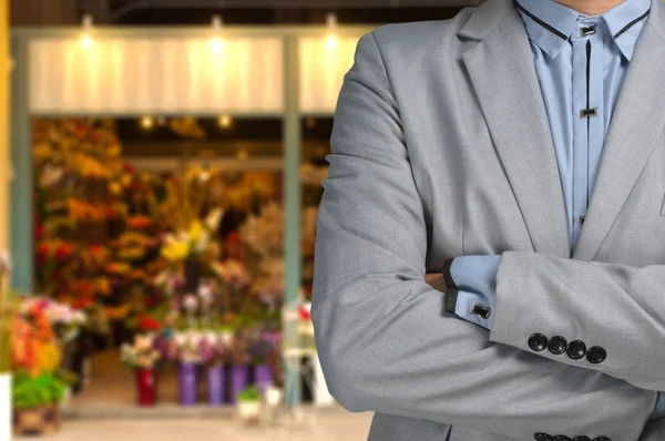 Businessman as Florist standing in front of Flower or Floral Sho — Stock Photo, Image