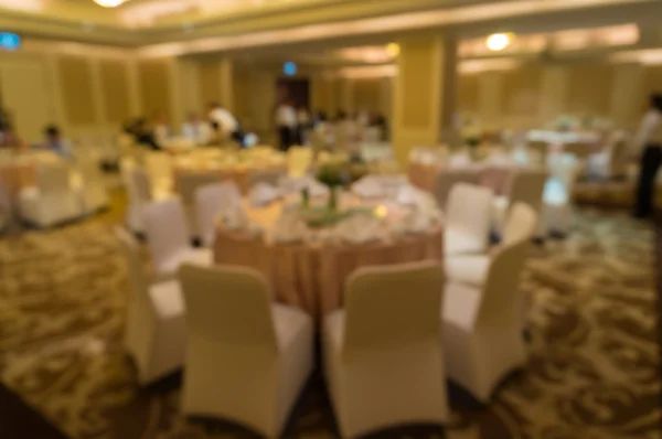 Bulanık görüntü büyük yemek masası düğün, akşam yemeği veya f için ayarla — Stok fotoğraf