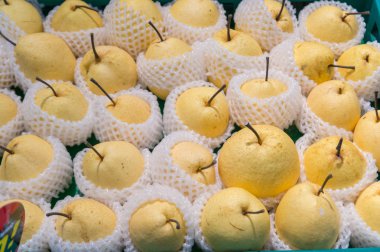 Desen arka planda beyaz köpük kapak Plast içinde olarak Çince armut