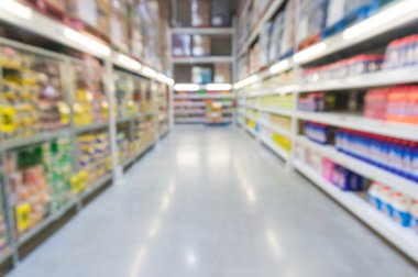 Geçit süpermarket, Moderntrade veya hipermarket ile ürün ekran raf, arka plan bulanıklık