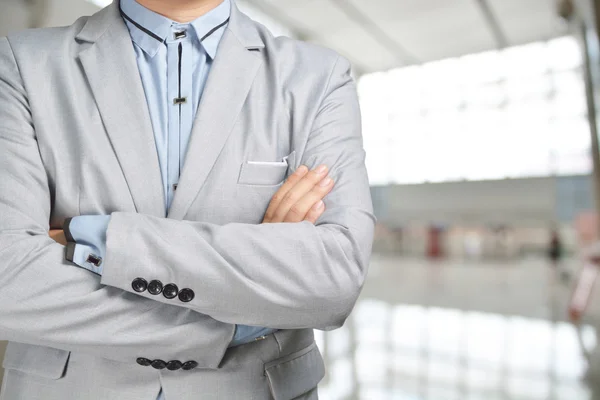 Young businessman in suit standing — Stock Photo, Image