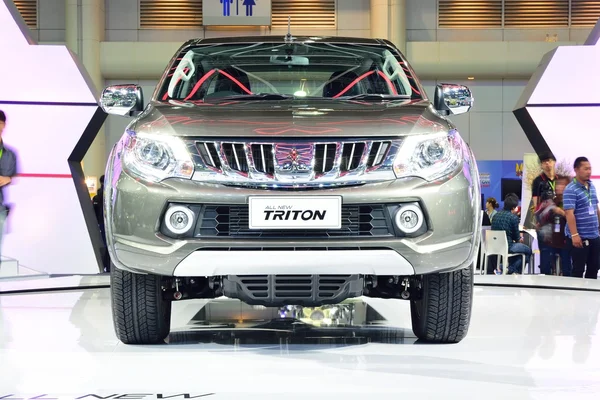 NONTHABURI - 1 DICEMBRE: Mitsubishi Nuovo display per auto Triton 2014 — Foto Stock