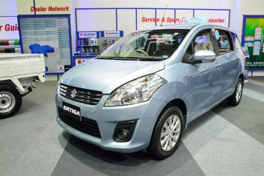 Nonthaburi - 1 Aralık: Suzuki Ertiga araba ekran Tayland ben