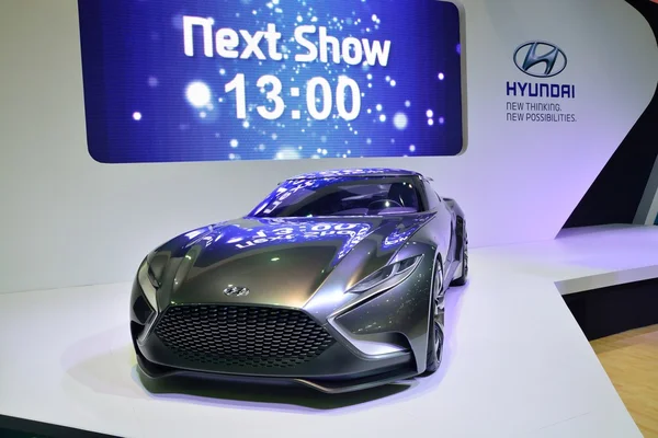 Warszawa - 1 grudnia: Hyundai Hnd-9 koncepcja samochodu wyświetlacz na Th — Zdjęcie stockowe