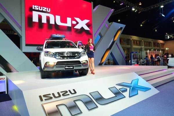 NONTHABURI - 1er DÉCEMBRE : Exposition de voitures SUV Isuzu mu-X en Thaïlande — Photo