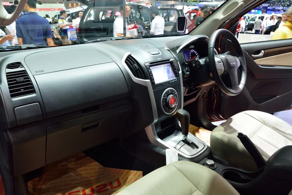 NONTHABURI - DECEMBER 1: Interior design of Isuzu mu-X SUV car d — Stock Photo, Image