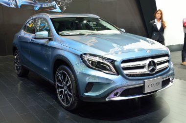 Nonthaburi - 1 Aralık: Mercedes Benz Gla 200 araba ekran Th