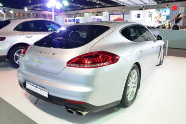 Nonthaburi - 1 Aralık: Porsche Panamera S e-hibrid araba doğrula