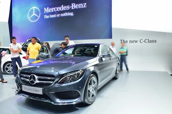 Nonthaburi - 1 December: Nya Mercedes Benz C-klass bil display en — Stockfoto